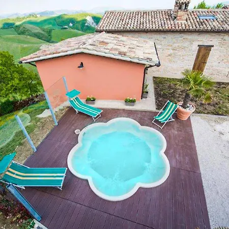 3 Bedroom Cozy In Prázdninový dům *